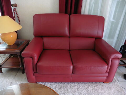 canap deux places cuir couleur bordeaux tat neuf 230 Jou-ls-Tours (37)