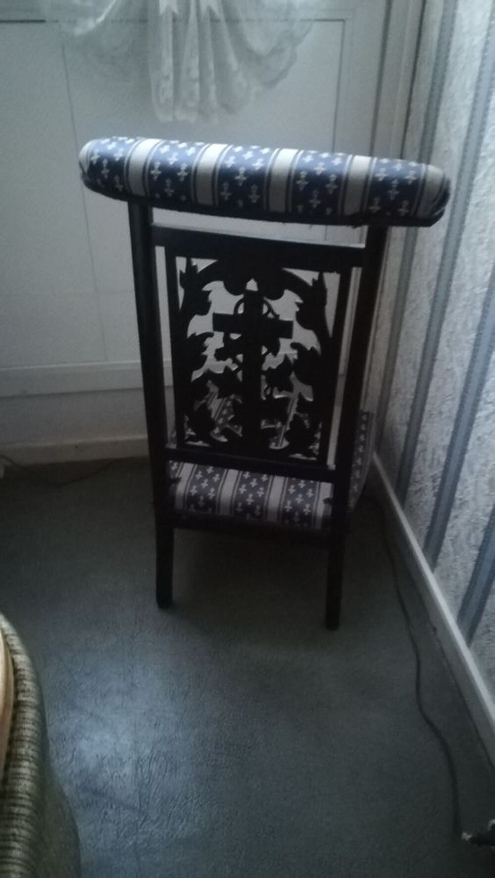 Chaise/fauteuil prie-dieu ancien en excellent &eacute;tat. Meubles