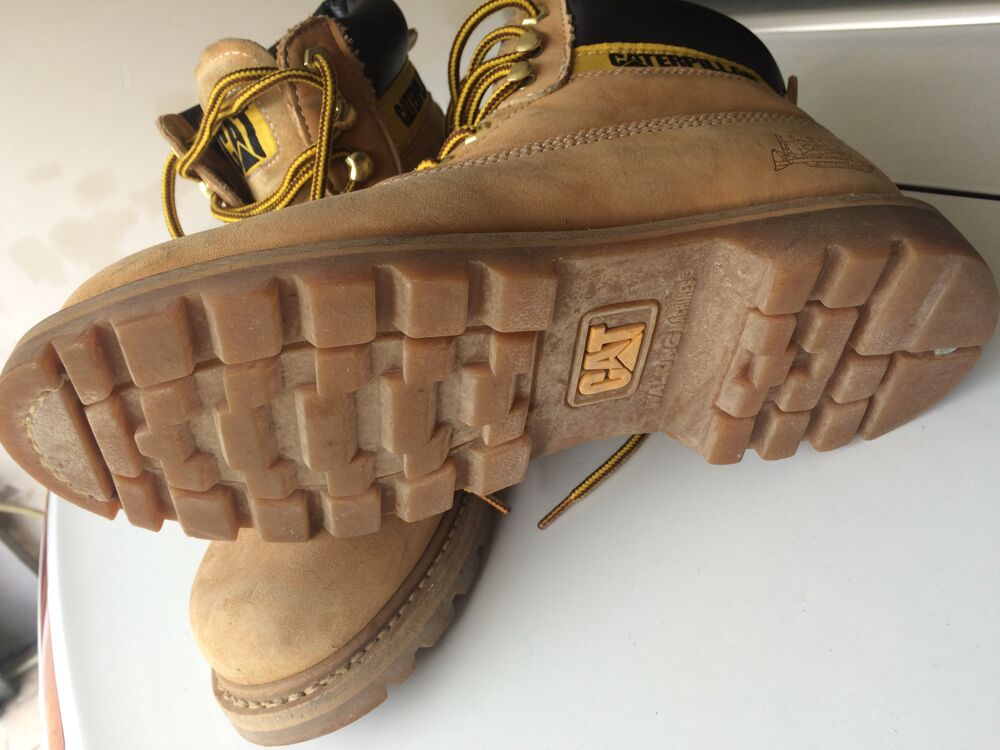 CHAUSSURES 41 CATERPILLAR Mod&egrave;le COLORADO. Chaussures