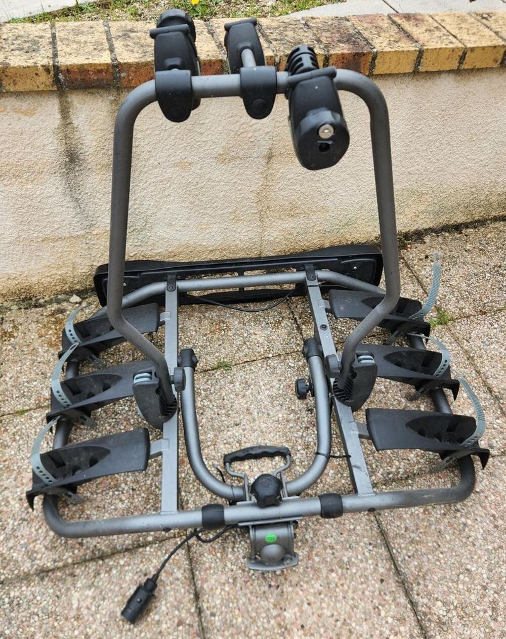 Porte v&eacute;los &agrave; fixer sur boule d'attelage / PRIX EN BAISSE Vélos
