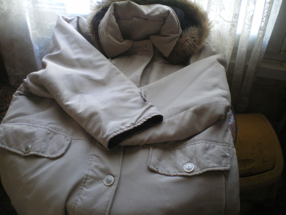 Parka beige avec capuche Vêtements