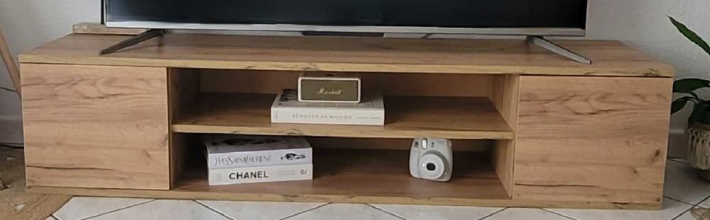 meuble tv en bois plus deux pieds en m&eacute;tal noire Meubles