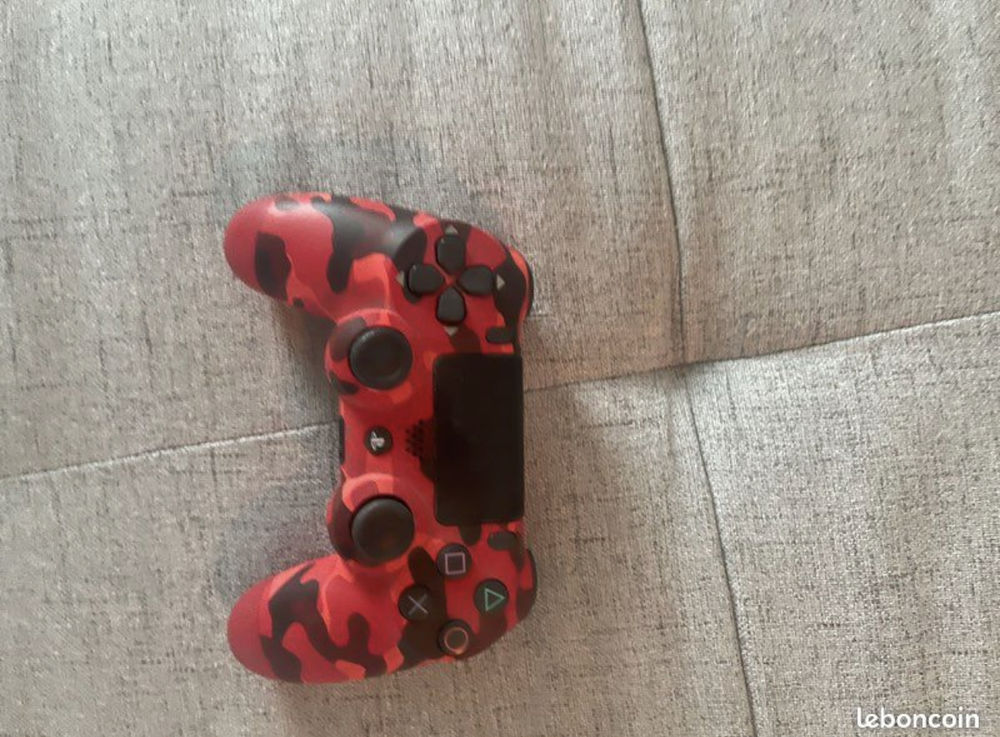 Lot: ps4 noire "&nbsp;standard&nbsp;" 500go + 1 manette +10 jeux cd Consoles et jeux vid�os