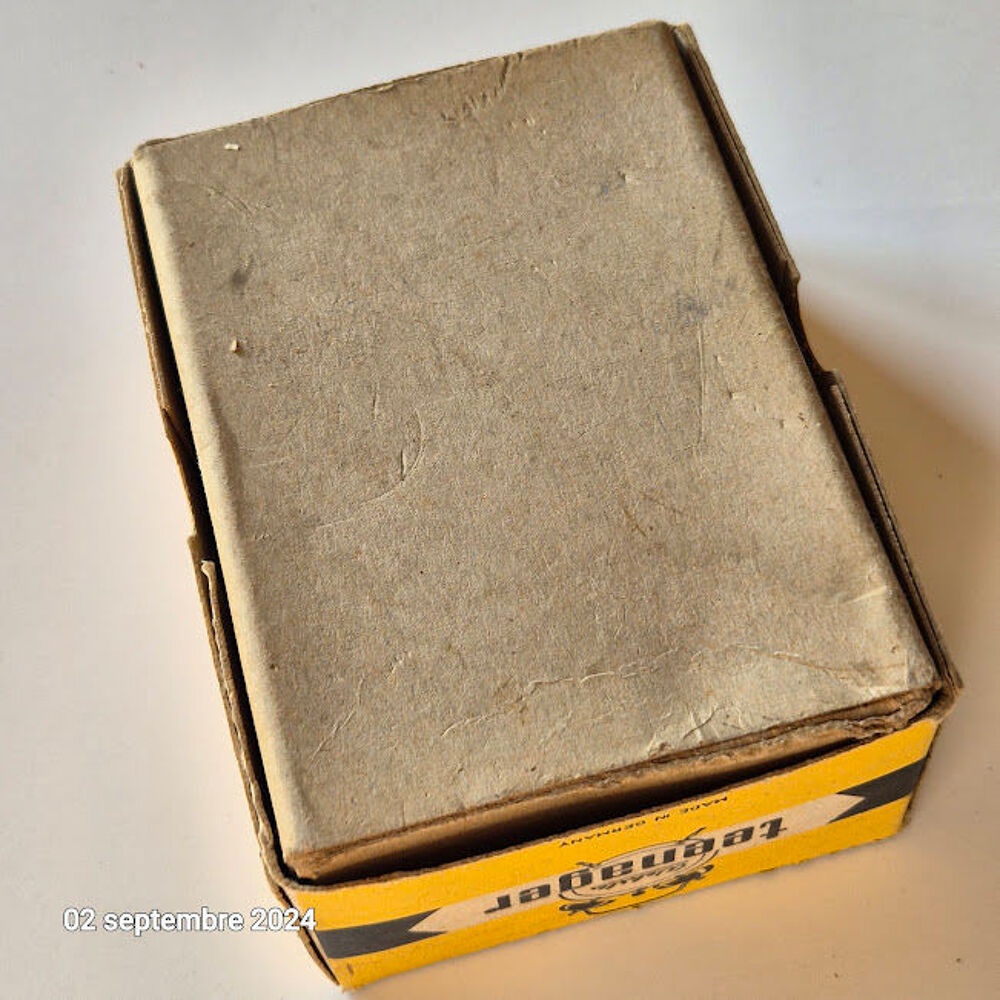 Boite de r&eacute;veil en carton Wehrle Teenager Vintage 1960 Décoration