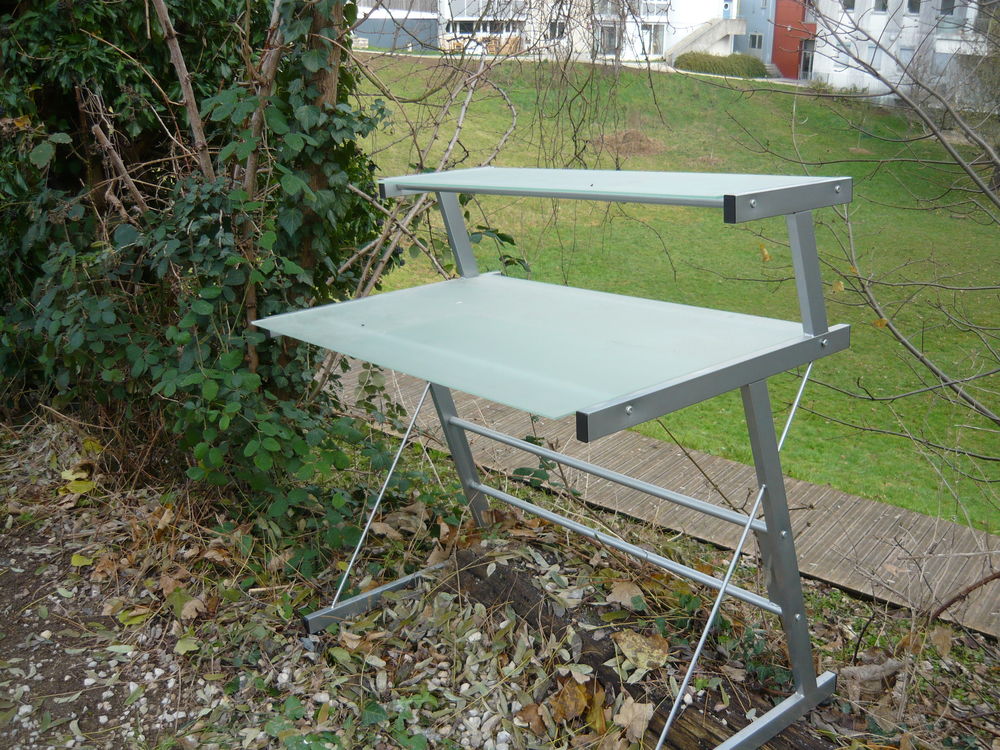 table aluminium et verres etageres Meubles