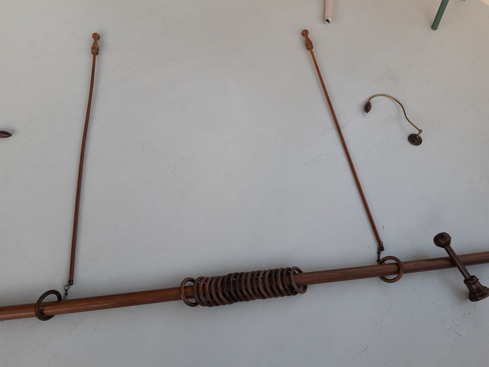 1 Barre Bois Marron Fonc&eacute; de 2 m . Décoration