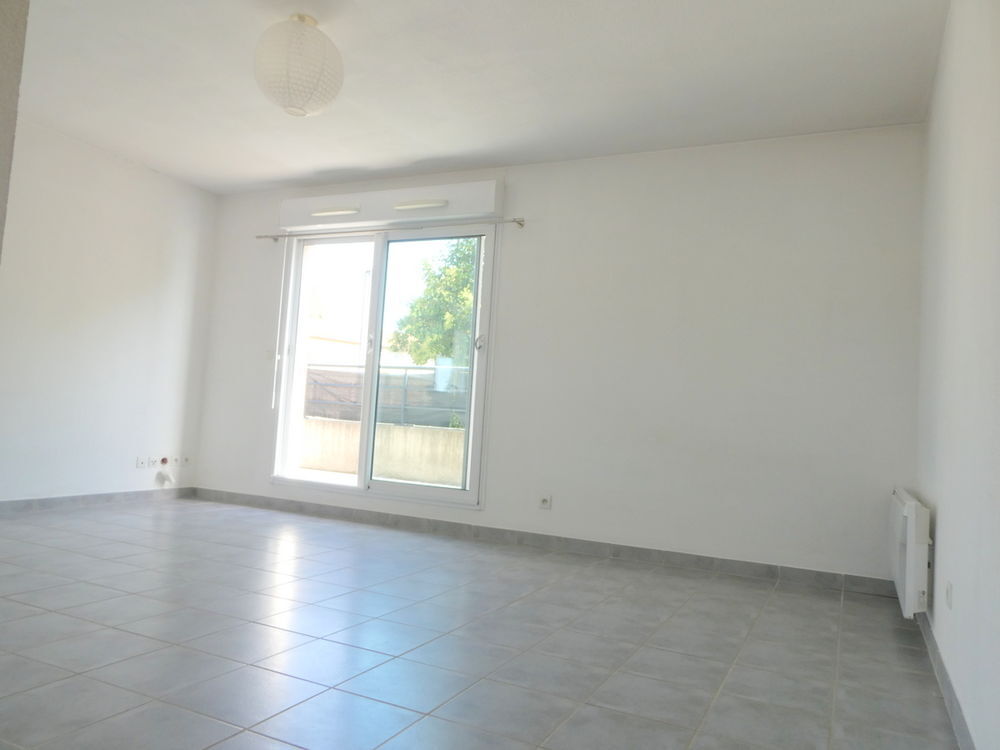 Location Appartement GRAND studio de 28 m2 terrasse parking s/sol Facultés Paul Valéry Sciences TRAM Montpellier