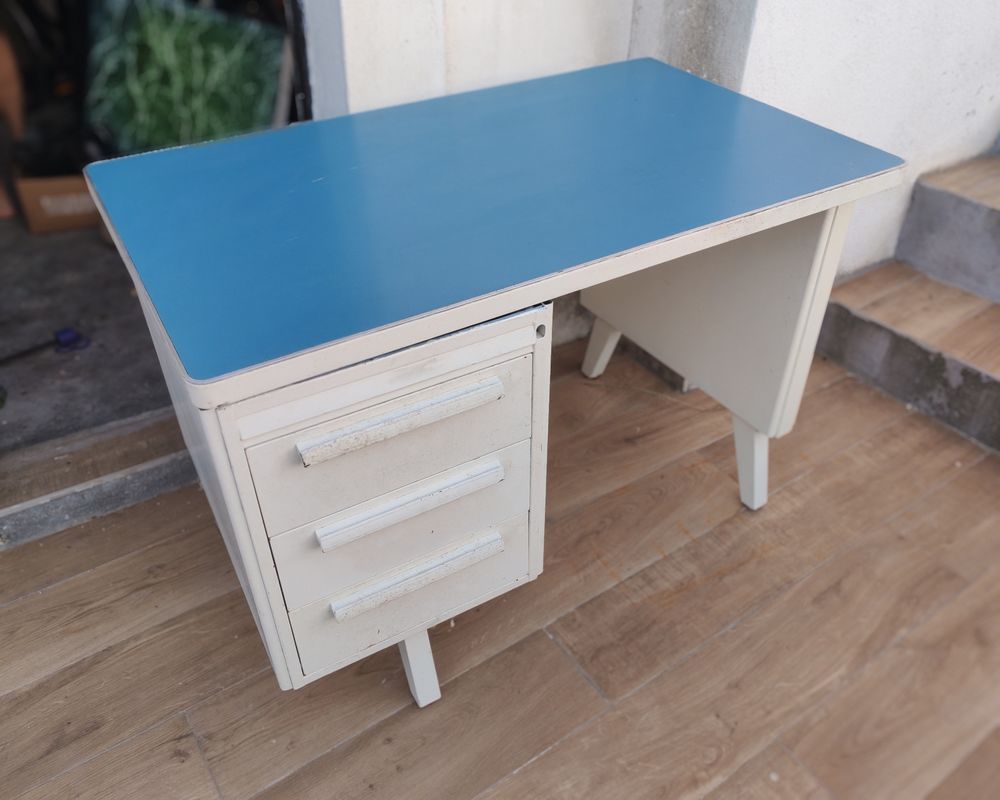 Bureau m&eacute;tallique bleu Meubles
