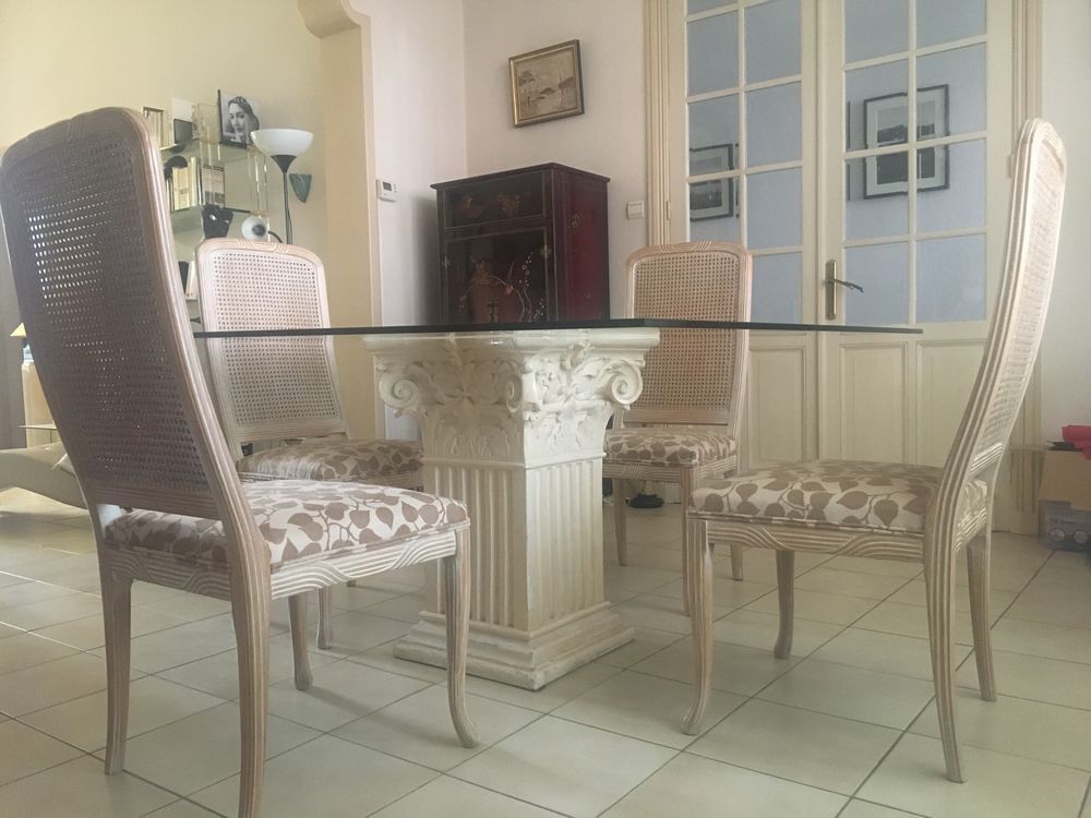 4 chaises en c&eacute;rus&eacute; + plateau en verre Meubles