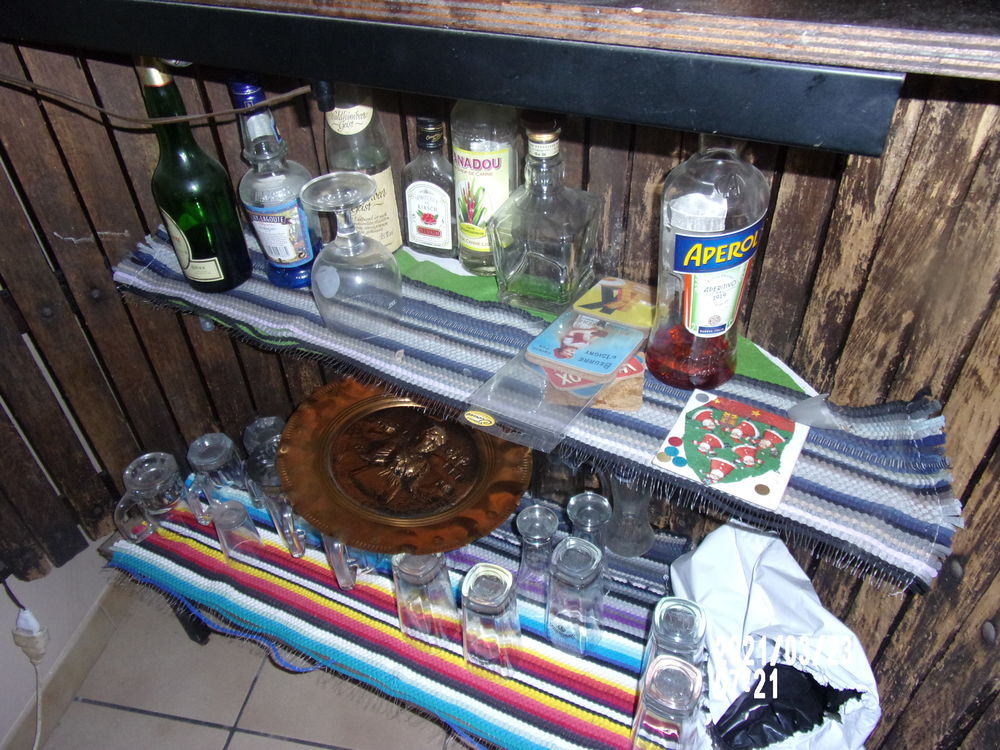 BAR FAIT AVEC ANCIENNE CAGE DE PRESSOIR Meubles