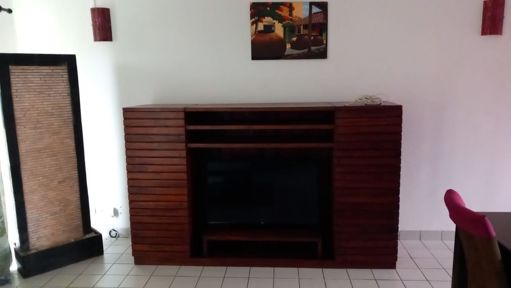 Magnifique meuble TV en teck massif 
Meubles