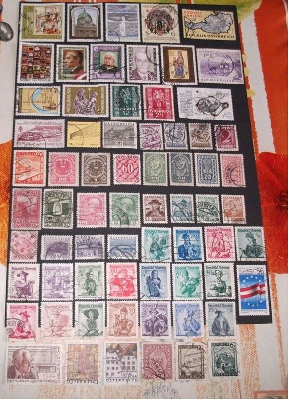 Lot de 140 timbres diff&eacute;rents et oblit&eacute;r&eacute;s d'Autriche 