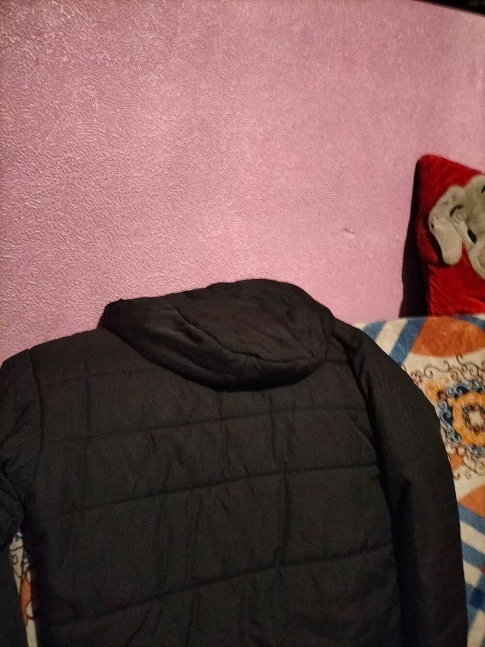 Doudoune a capuche quechua taille S tr&egrave;s bon &eacute;tat Vêtements
