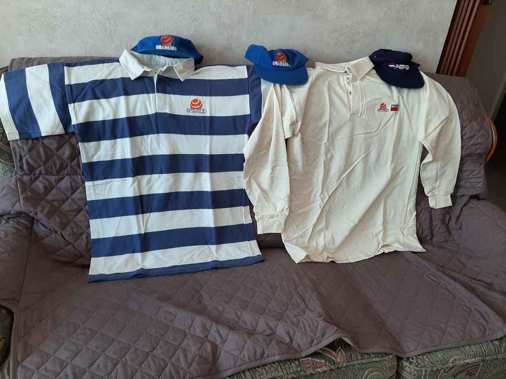 2 POLO ORANGINA AVEC 2CASQUETTES
Vêtements
