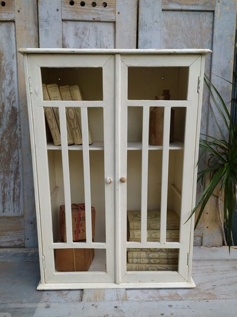 Ancienne Petite Armoire Murale Deux Portes
Meubles