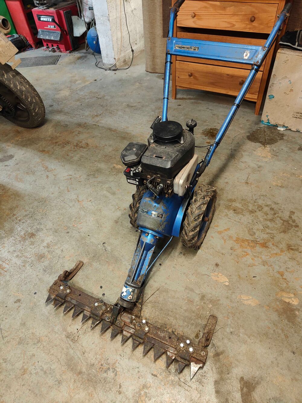 Motofaucheuse tract&eacute;e, moteur Briggs&amp;stratton Jardin