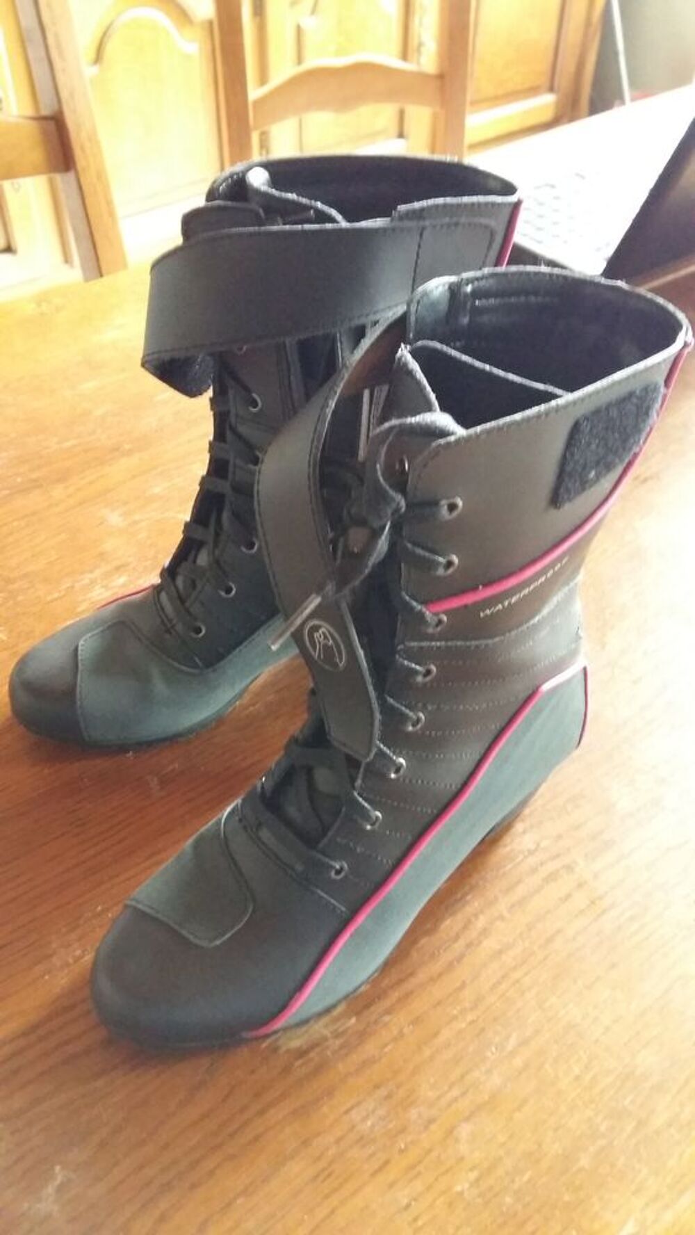 Achetez bottes moto femme quasi neuf annonce vente La Chaize