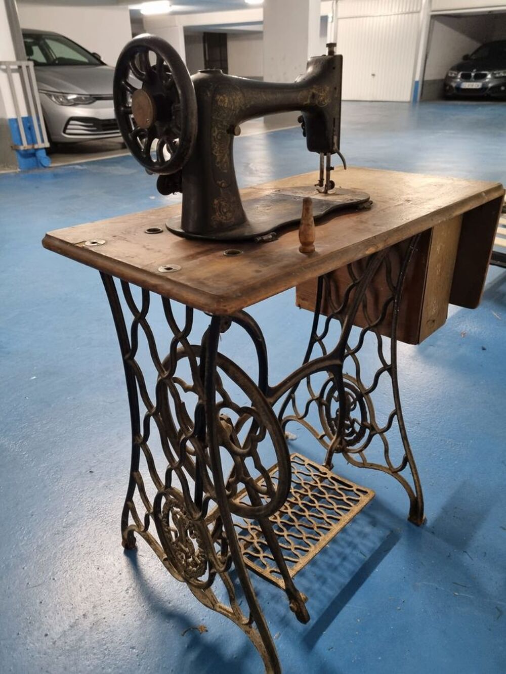 Magnifique table pour machine &agrave; coudre Singer d&eacute;but 20&egrave;me si Décoration