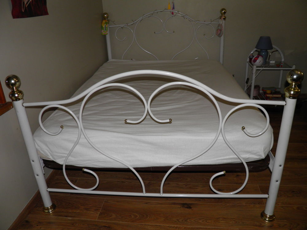 lit et table de chevet Meubles
