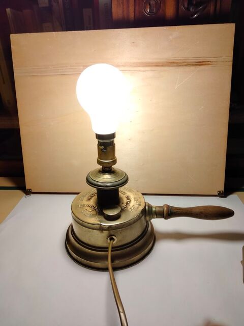 Lampe en laiton L'Hirondelle. 50 Vierzon (18)