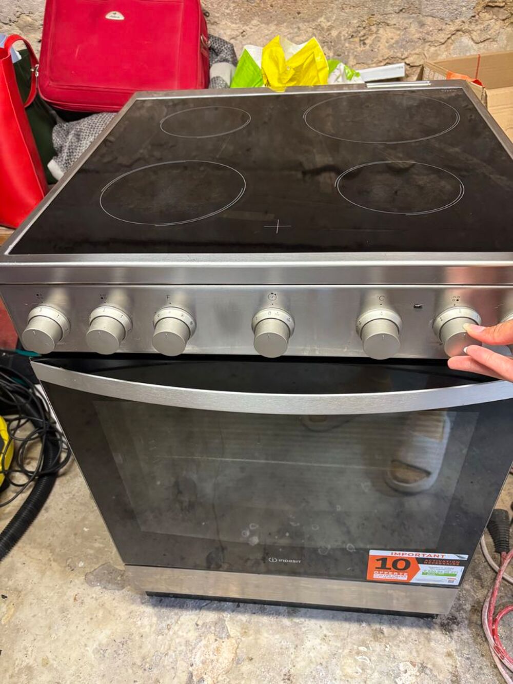 Gazini&egrave;re vitro c&eacute;ramique indesit Electroménager