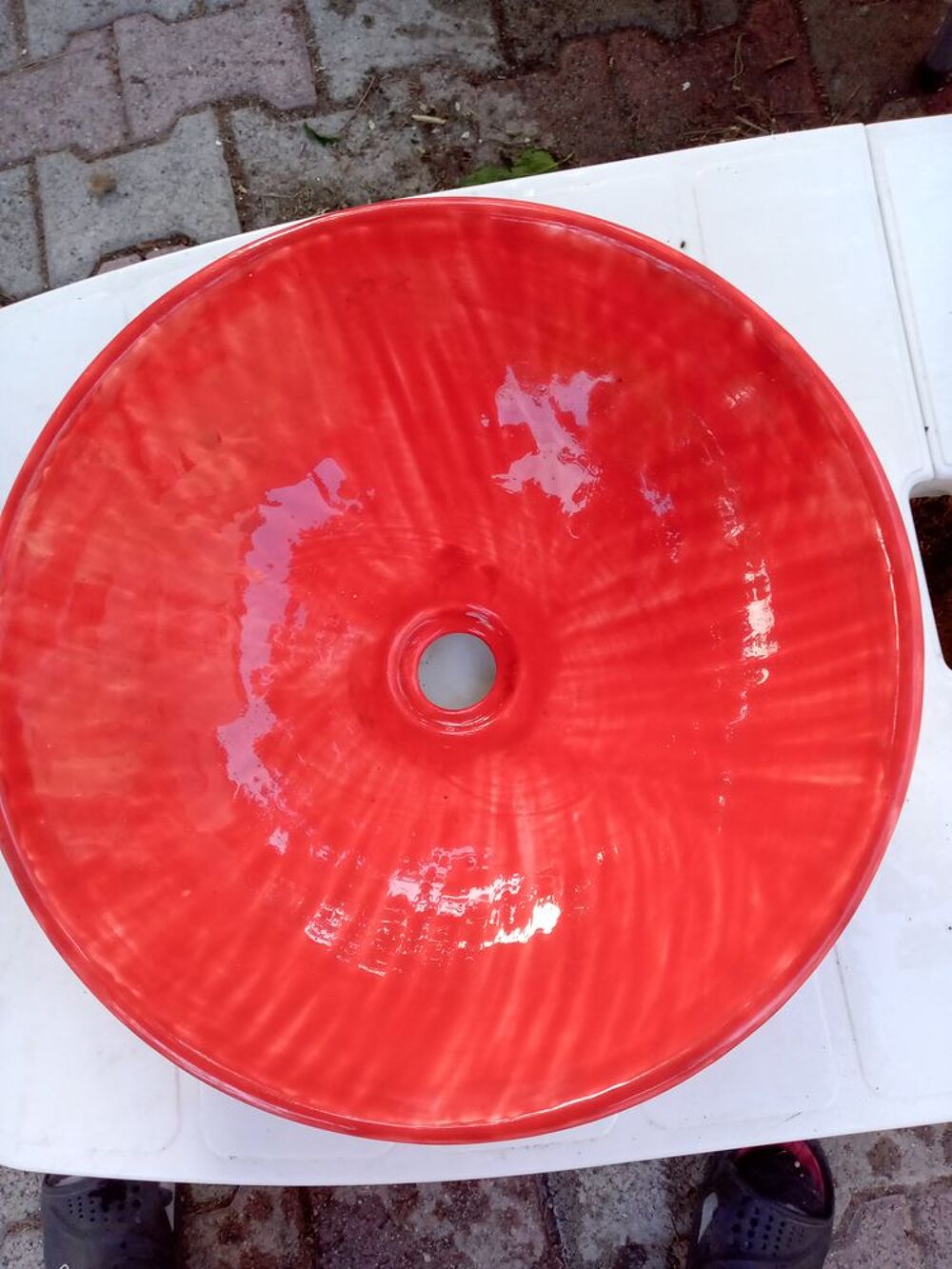 2 lavabos rouge et bleu neufs jamais utilises. Meubles