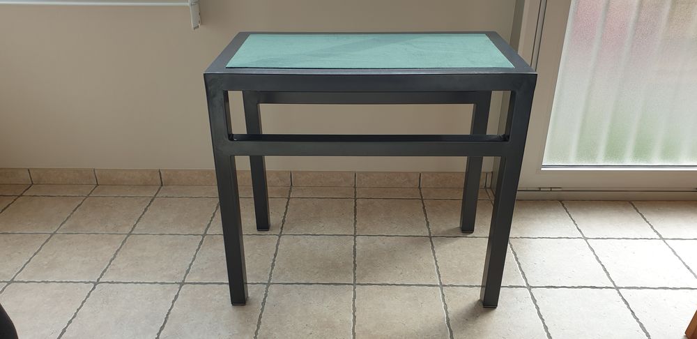 console artisanale en acier gris fonc&eacute; Décoration