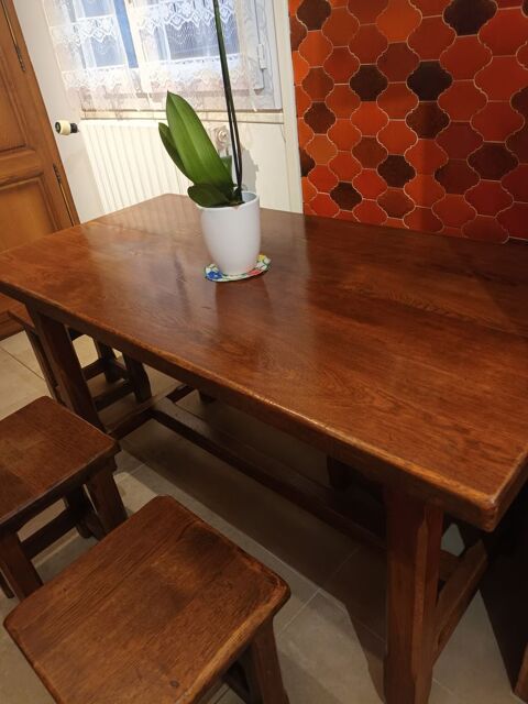 Table et 4 tabourets 110 Solli�s-Toucas (83)