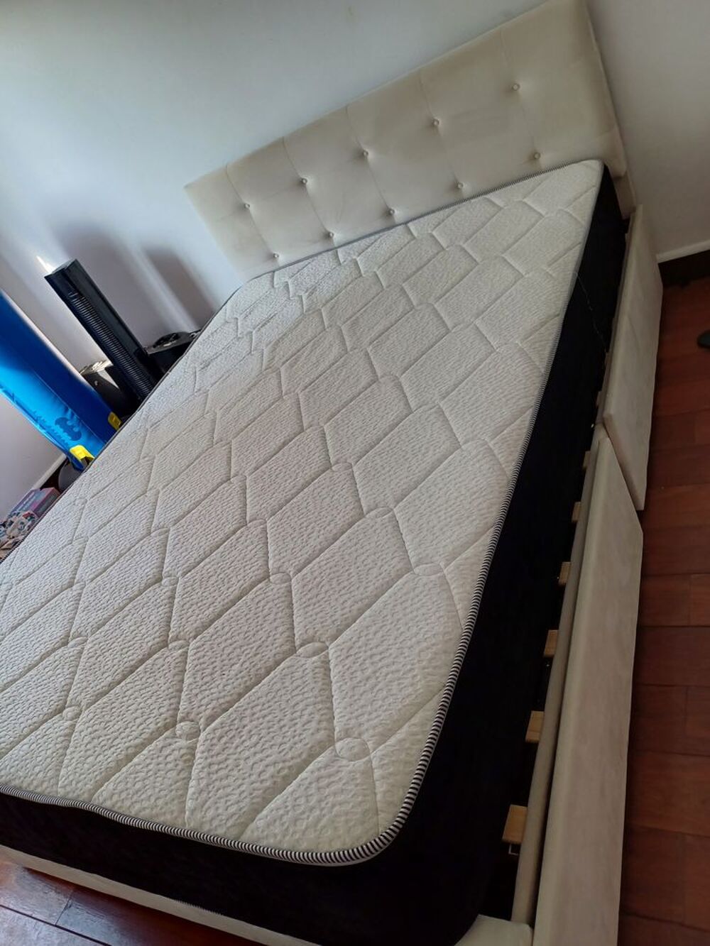 Ensemble lit + matelas t&ecirc;te de lit velours + 4 tiroirs Meubles
