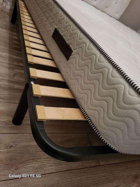 Matelas 160x200 AERTECH
et sonsommier � lattes sur pieds. 300 Lorient (56)