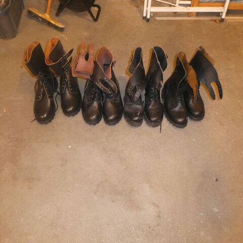 Chaussures militaires neuves  RANGERS
Tailles  42   et   43 40 Labenne (40)