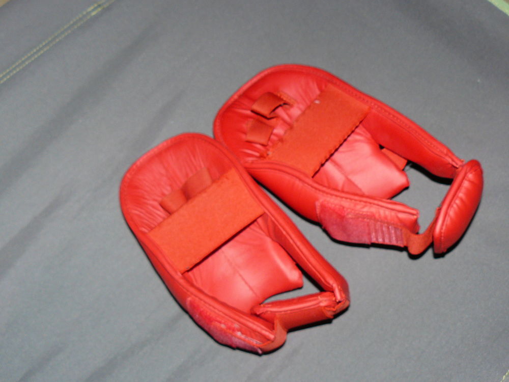 kimono karate gi > 160 cm + protection pieds adulte
Sports