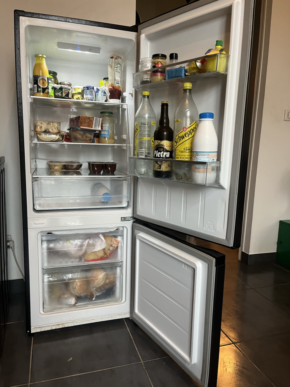 R&eacute;frig&eacute;rateur/cong&eacute;lateur extra silencieux CHiQ noir, 205L/1 Electroménager
