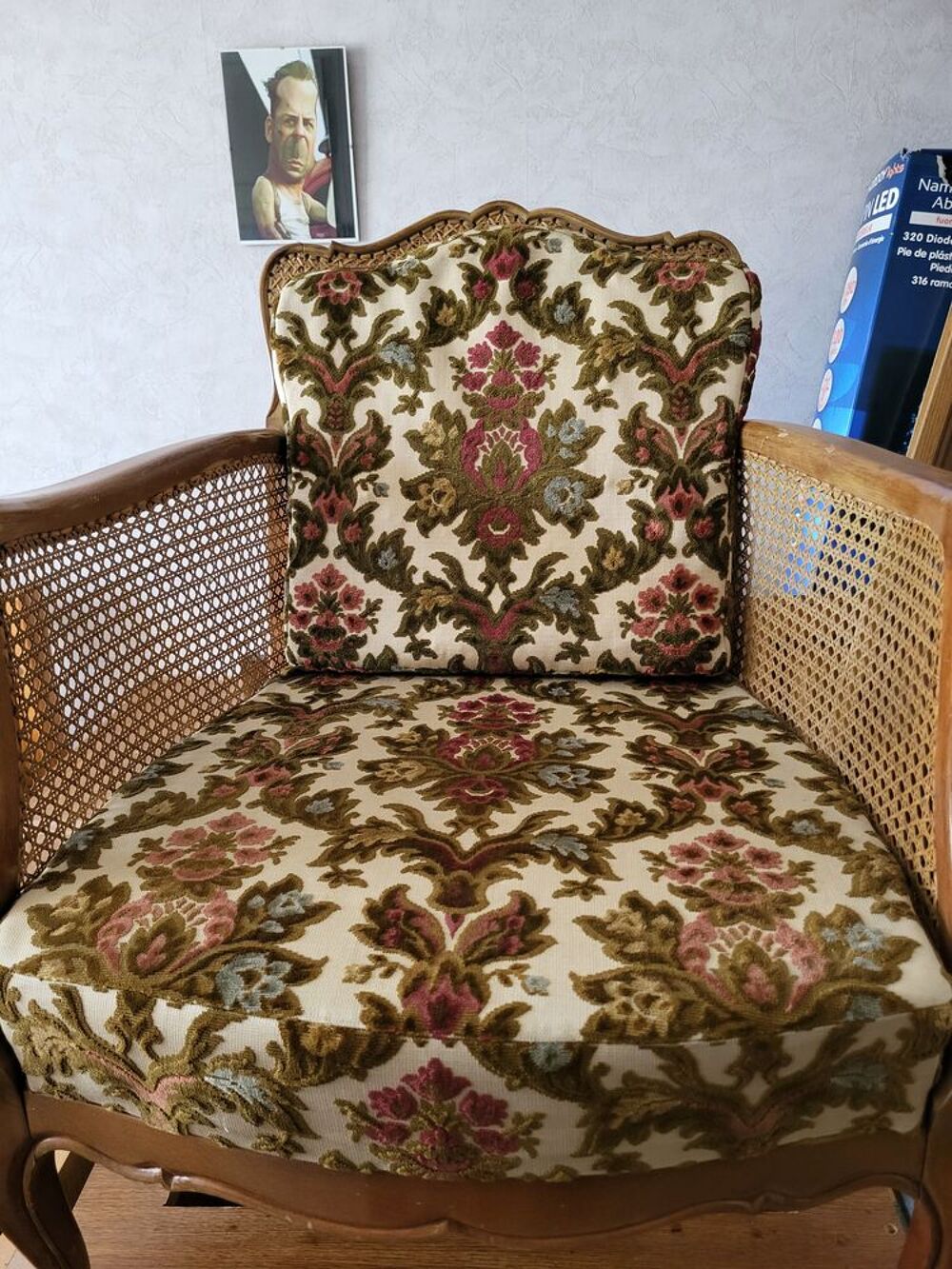 Petit fauteuil can&eacute; Meubles