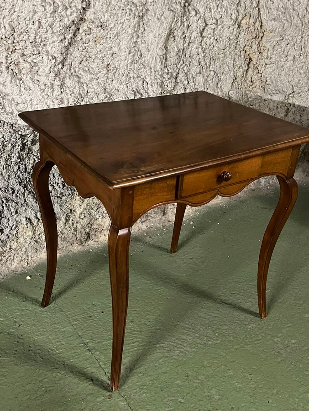 Bureau ancien en bois avec 1 tiroir central Meubles
