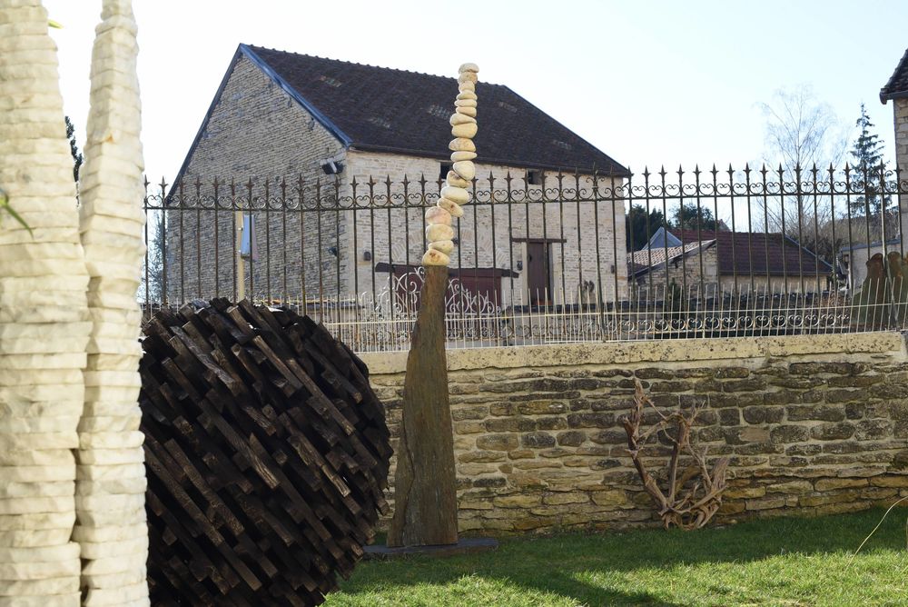 Sculpture en Galets roses beiges ? Statue Monumentale Jardin Jardin