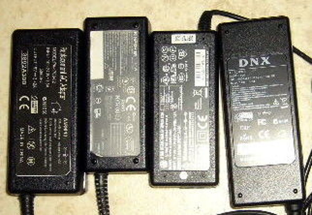 4 adapteurs chargeurs pc portables &agrave; REPARER Matériel informatique