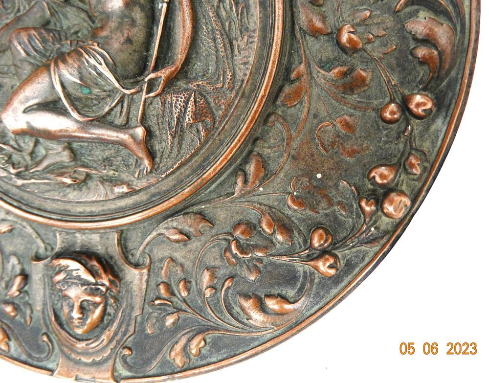 CLASSIQUE - Tr&egrave;s belle coupe en bronze antique - 