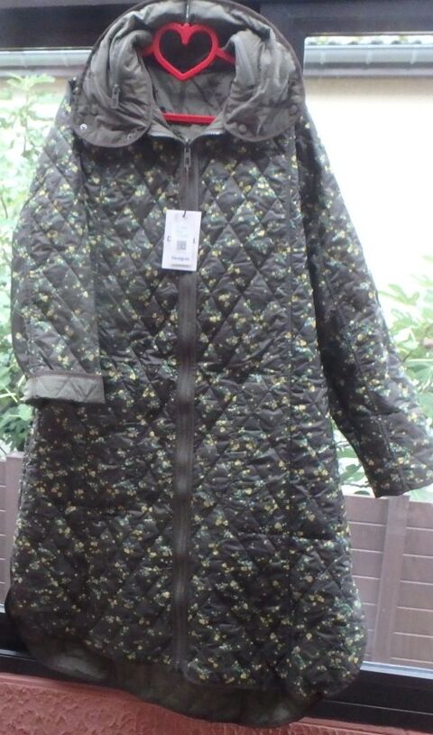 Manteau long coupe oversize  vert fonc�, capuche, taille L   35 Colmar (68)