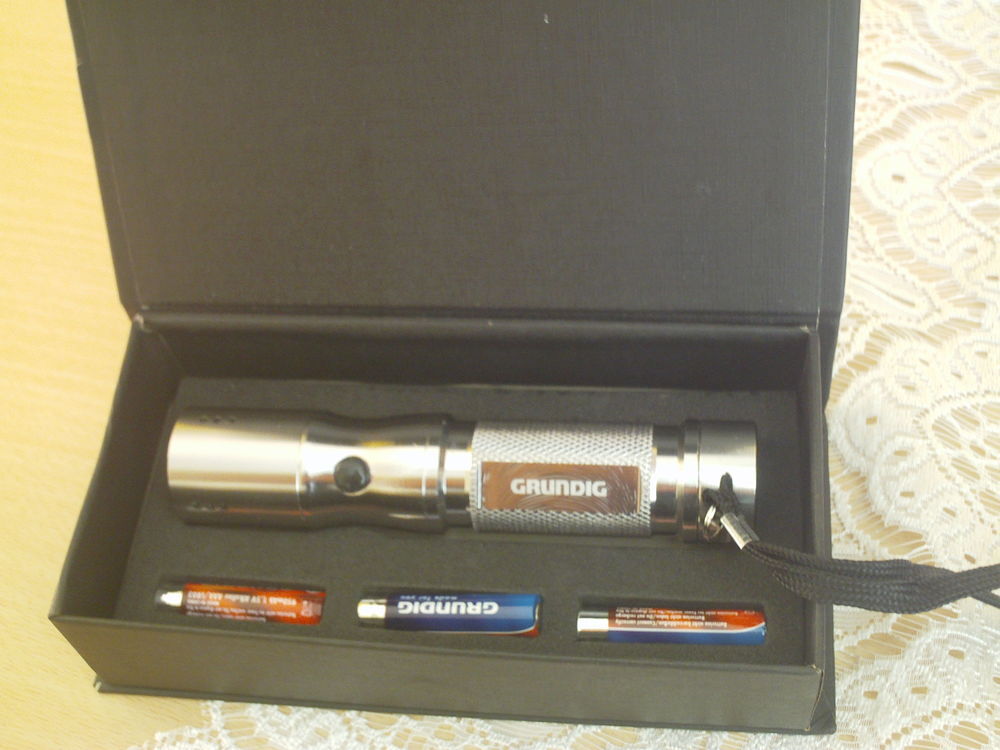 Coffret lampe LED inox Grundig neuf N&deg;922 