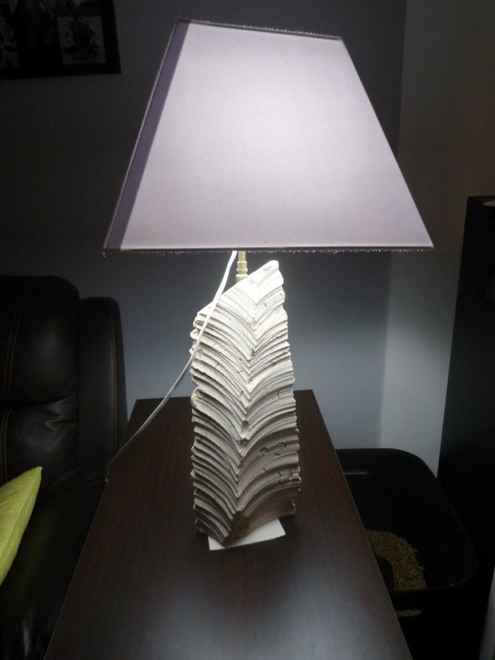 Lampe &agrave; poser pied en pierre Décoration