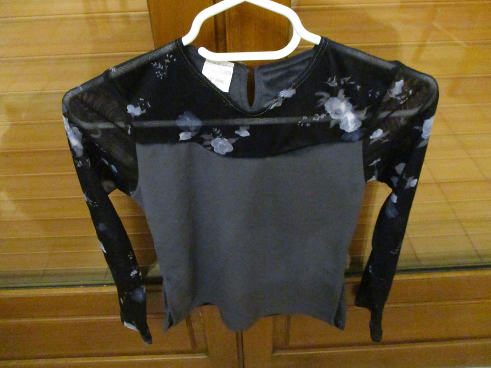 lot de 3 v&ecirc;tements de sport en bon &eacute;tat = 36/38
Vêtements