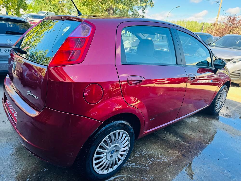 Grande Punto 1.4 8V 77 Active 2006 occasion 95150 Taverny