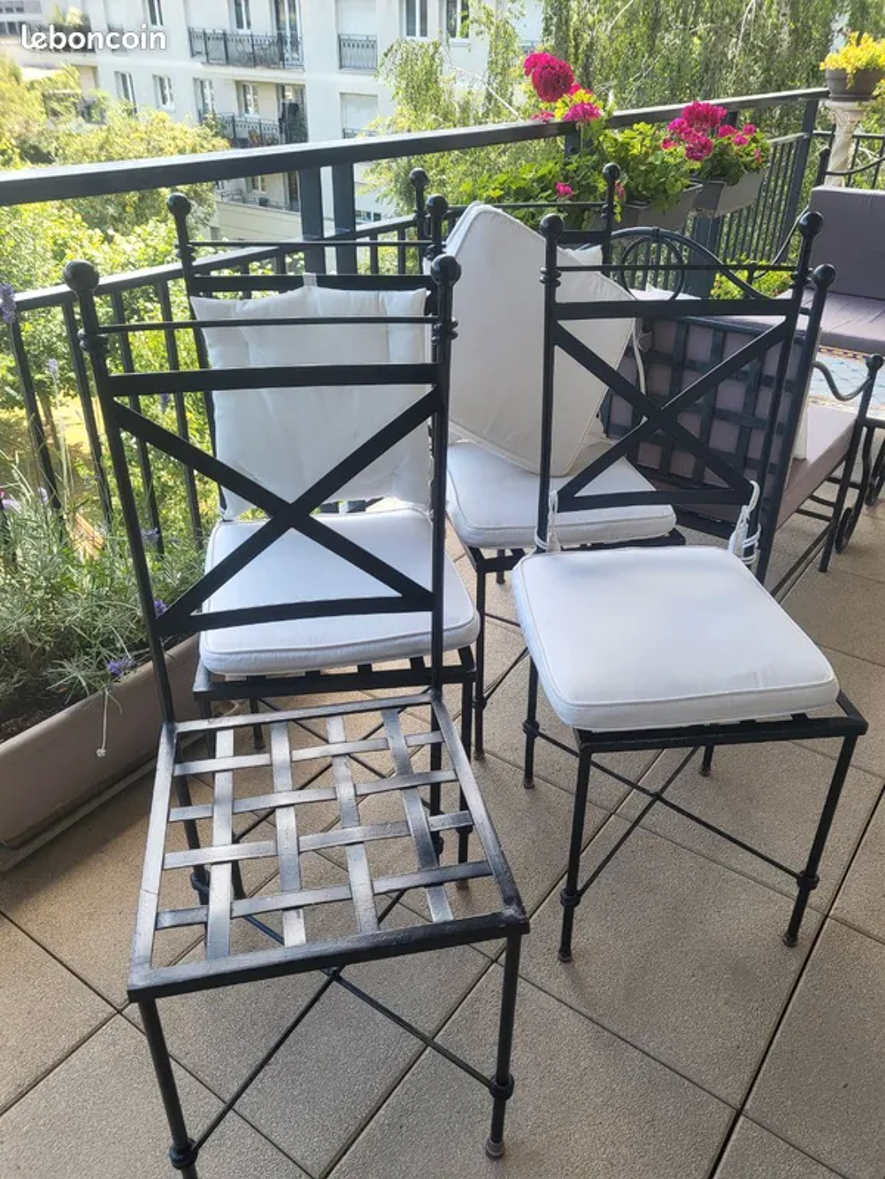 Lot de 4 chaises en fer forg&eacute; tres bon &eacute;tat Meubles
