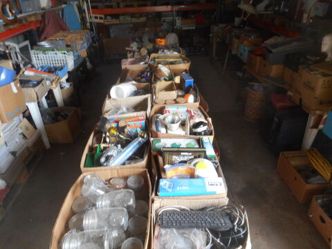 Vide grenier j'ai  plusieurs  carton  environ 50 a aveugle p 0 Saran (45)