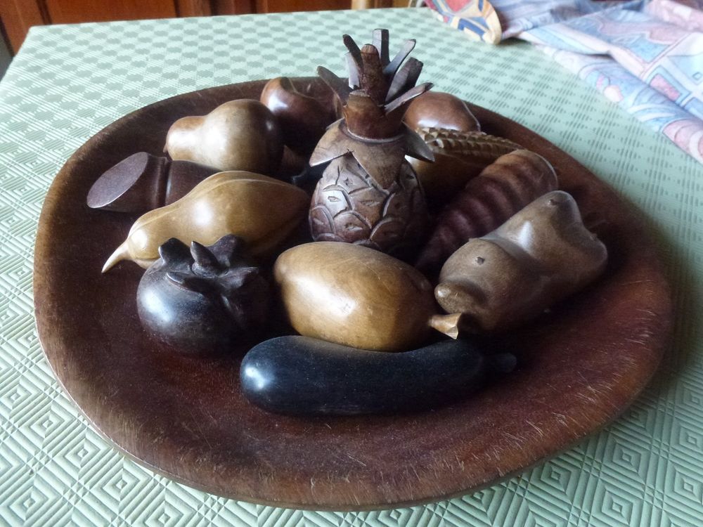 PLATEAU et 14 fruits en bois exotique Décoration