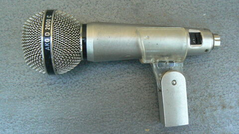 Micro dynamique AKG D2000c 110 Mormoiron (84)