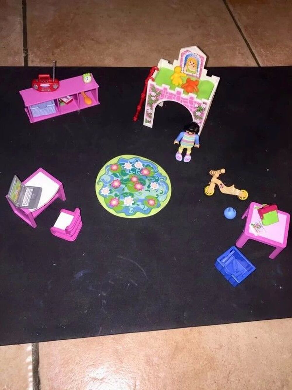 Chambre d enfant playmobil 9270 en tbe &agrave; 10 euros
Jeux / jouets