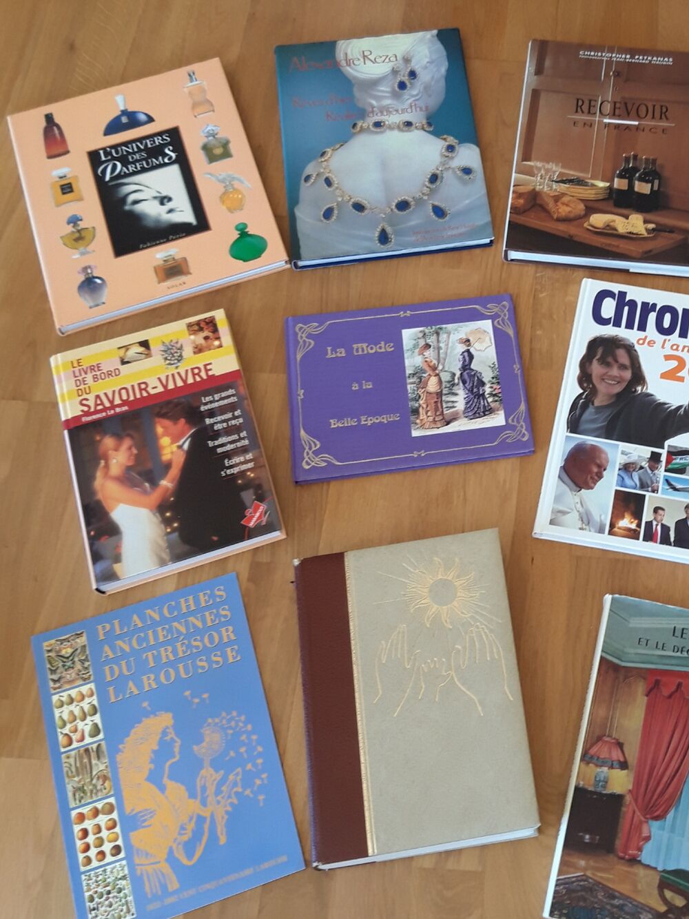 Livres : Culture, Savoir Vivre, Recevoir, Parfums,Bijoux... Livres et BD
