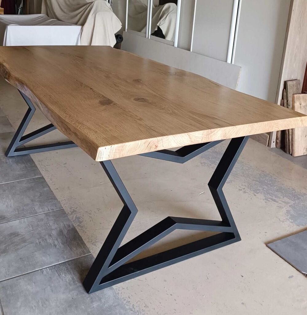 Table de salle &agrave; manger industrielle. Meubles